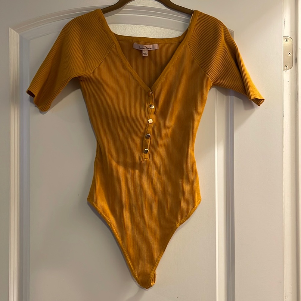 Love Tree Orange ribbed large orange short sleeve with gold buttons bodysuit